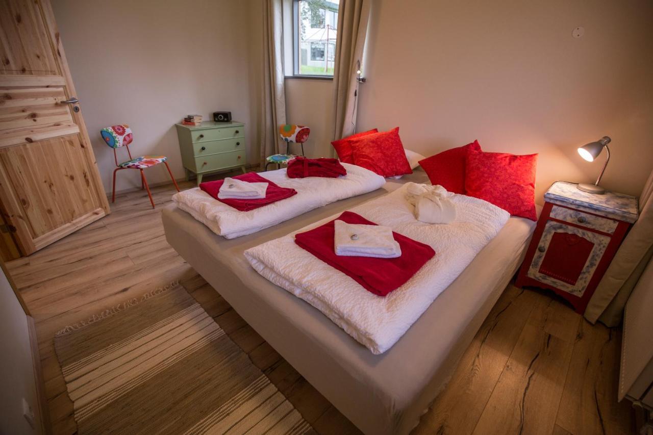 Hestasport Apartment Varmahlid  Buitenkant foto