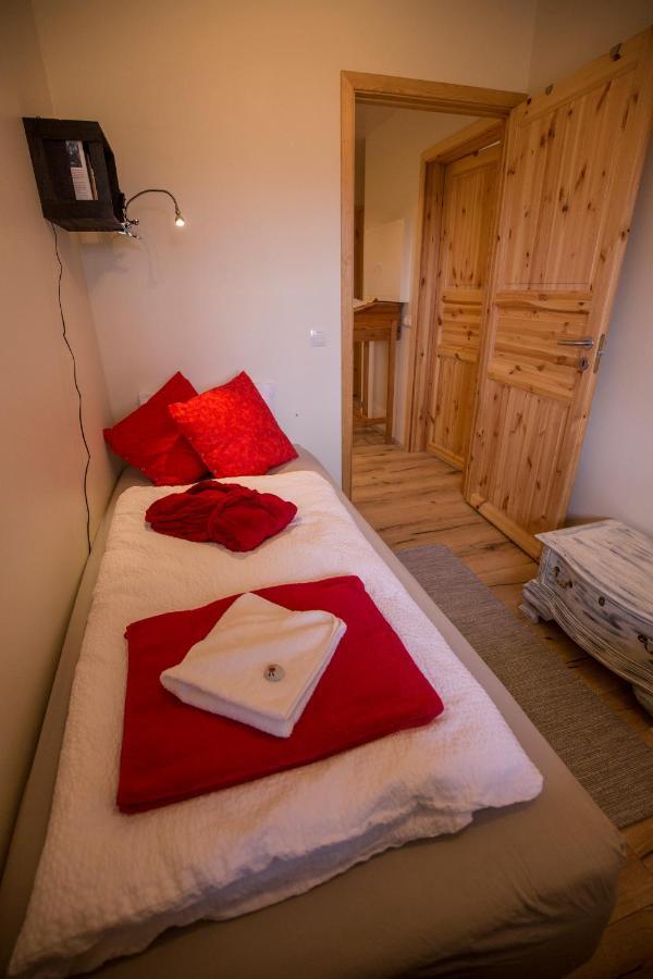 Hestasport Apartment Varmahlid  Buitenkant foto